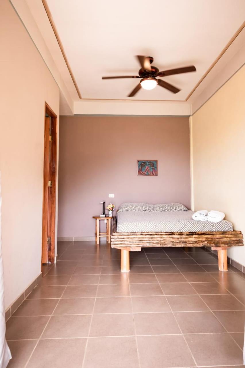 Hotel Kambutaleko *